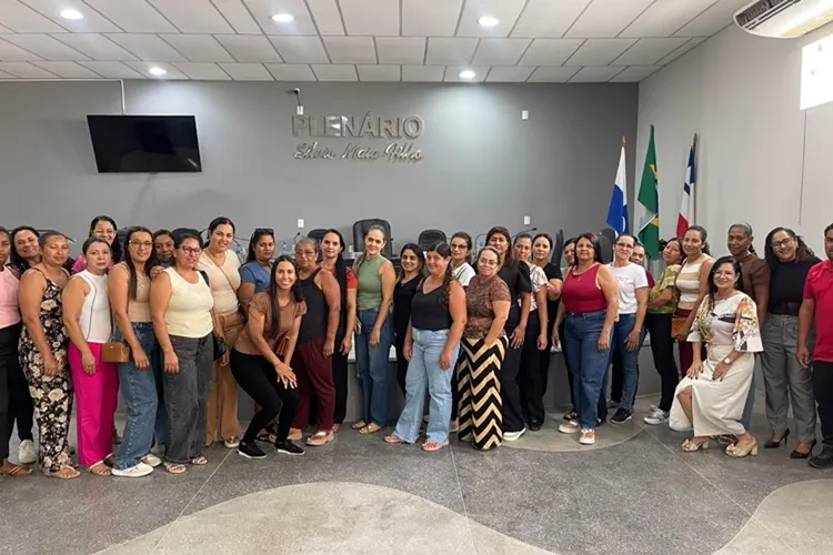 Com estatuto defasado, servidores da educação cobram gratificações em Aracatu