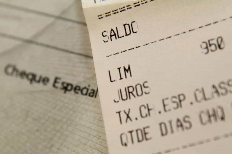 Banco Central limita a 8% juro do cheque especial, mas permite cobrar tarifa