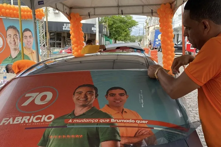 Eleições 2024: Fabrício Abrantes realiza adesivaço e mobiliza população em Brumado