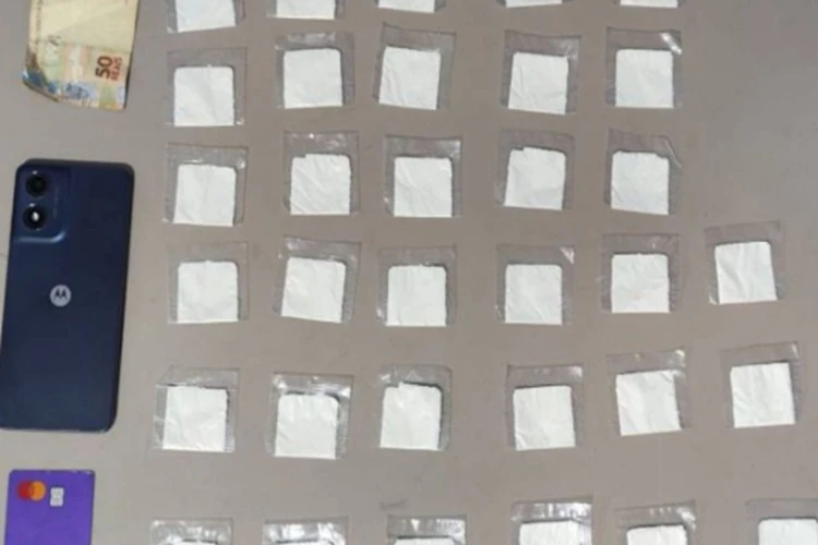 Mulher é presa com drogas durante patrulhamento de rotina em Boquira