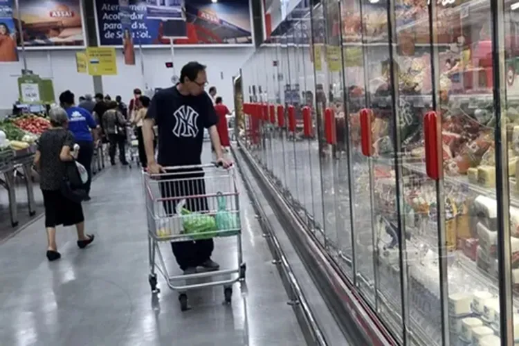 Câmara aprova urgência para debater fim de restrição do trabalho aos domingos