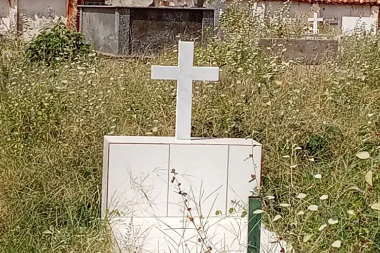 Livramento de Nossa Senhora: Moradores denunciam abandono do cemitério de Iguatemi