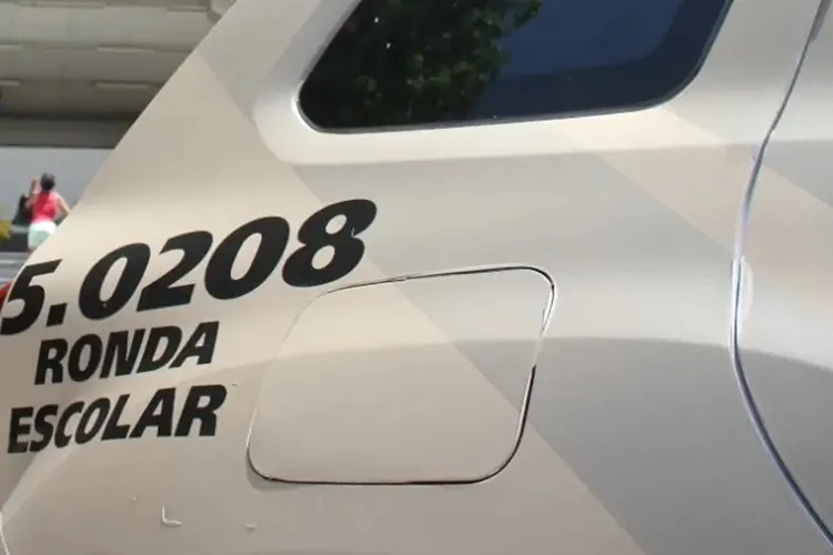 Veículo oficial da Ronda Escolar se envolve em acidente na cidade de Guanambi