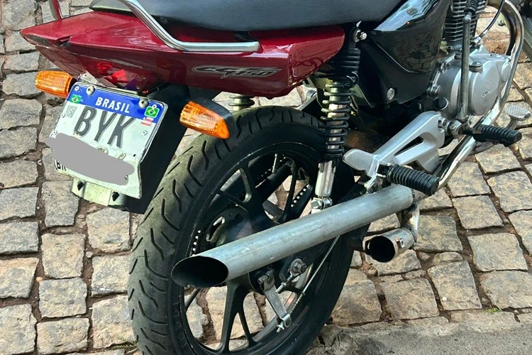 Condutor foge de abordagem e abandona moto com descarga adulterada em Brumado