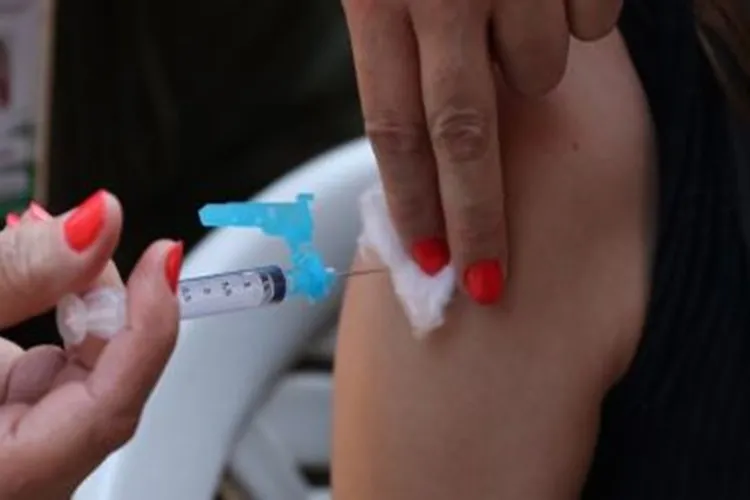 Lula sanciona lei que permite estudantes serem vacinados nas escolas