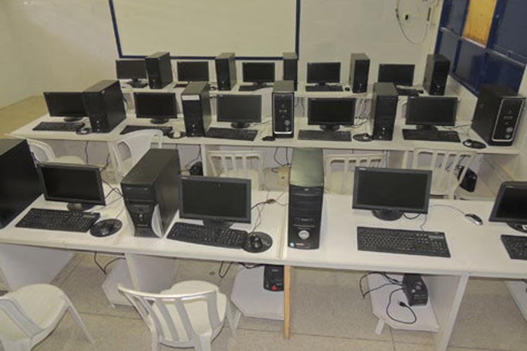 Senado aprova obrigação de internet em todas as escolas públicas até 2024