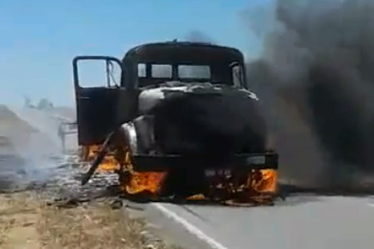 Curto circuito causa incêndio em caminhão próximo ao município de Rio do Pires