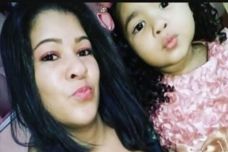 Mãe e filha morrem após carreta desgovernada invadir residência em Ituaçu
