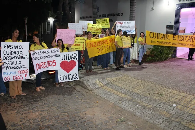 Brumado: Cuidadores de Creche cobram equiparação salarial; secretária pede 'cautela'