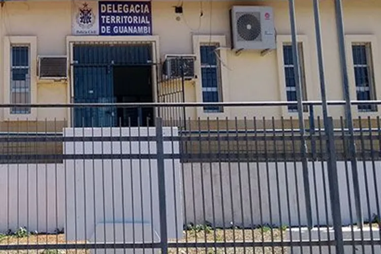 Motorista morre em cela de delegacia após se entregar por acidente em Guanambi