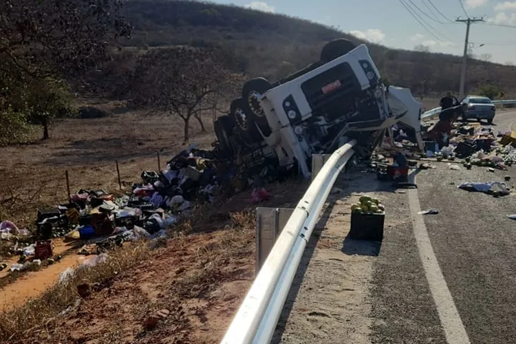 Motorista fica gravemente ferido na BA-026, entre Rio do Antônio e Caculé