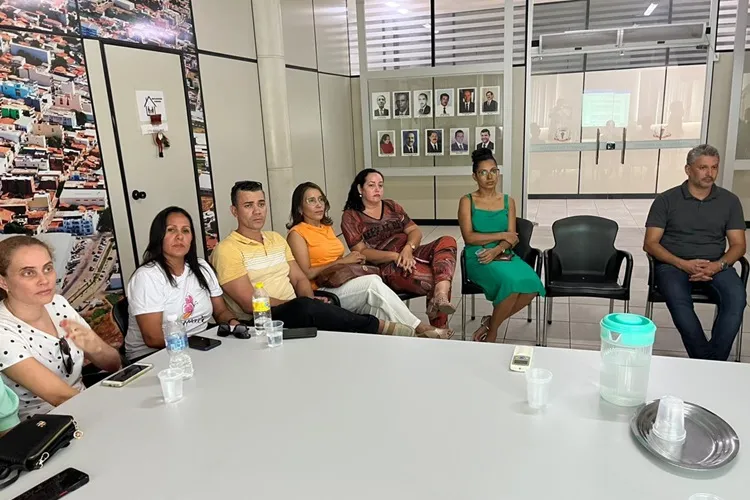 Prefeito de Guanambi atende reivindicações do Sindicato dos Servidores Públicos Municipais