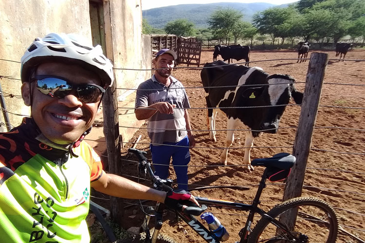 Pedal na Roça: Caseiro relata dia-a-dia na criação de gado e produção de leite na Fazenda Boa Sorte