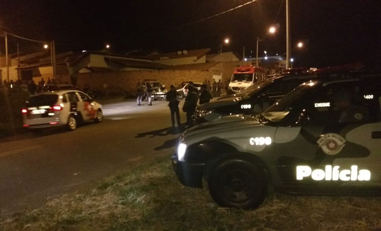 Homem armado mantém esposa e bebê reféns no interior de São Paulo