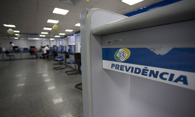 CCJ do Senado adia para semana que vem votação do relatório da Previdência