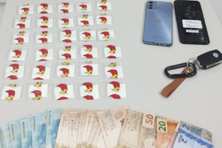4ª CIPM apreende drogas e prende dois indivíduos em Macaúbas