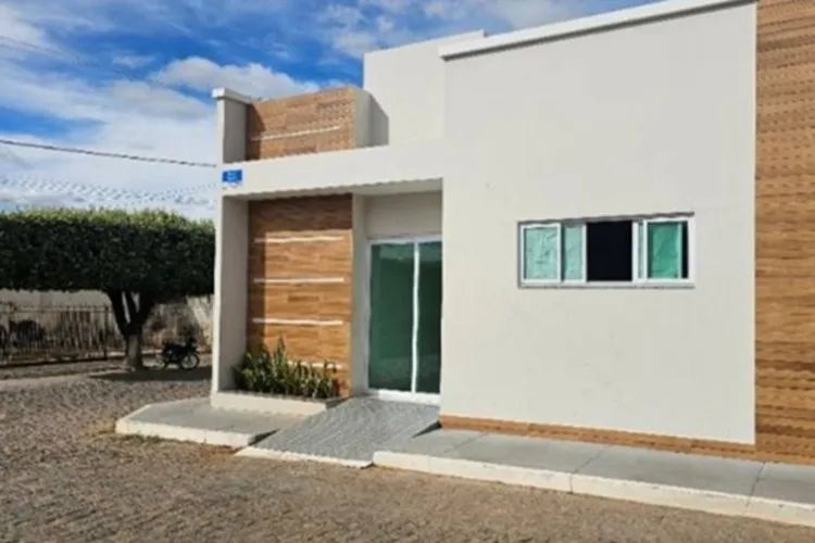 Prédio que abriga duas secretarias municipais é invadido e revirado em Candiba