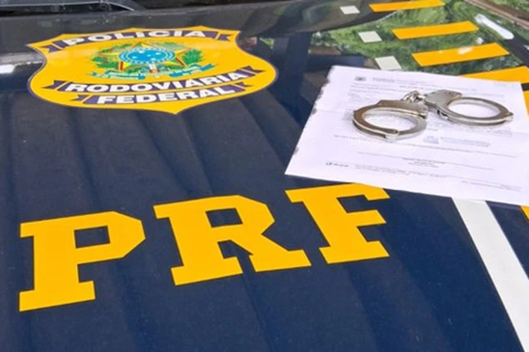 Jequié: PRF cumpre mandado de prisão por homicídio na BR-116 