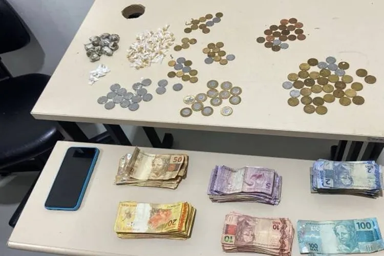 Homem tenta fugir da PM e é preso com drogas e quase R$ 3 mil em Vitória da Conquista