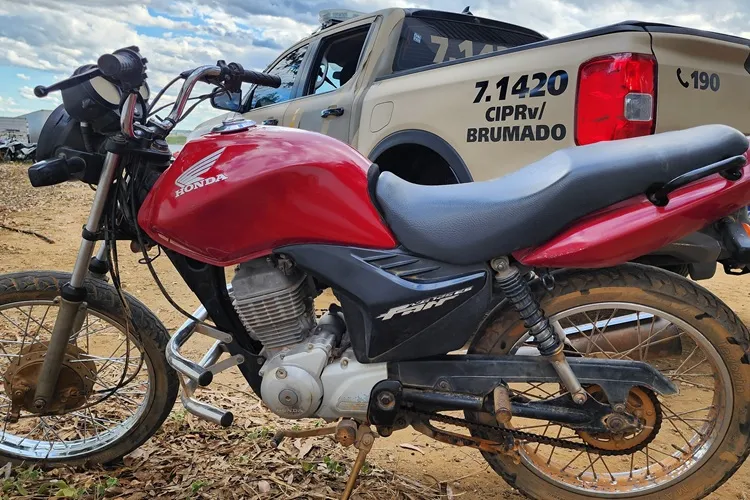 2ª CIPRv apreende motocicleta com restrição de roubo em Caraíbas