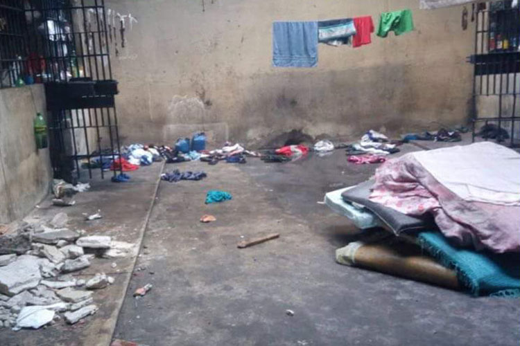 Presos são transferidos da cadeia de Brumado após motim