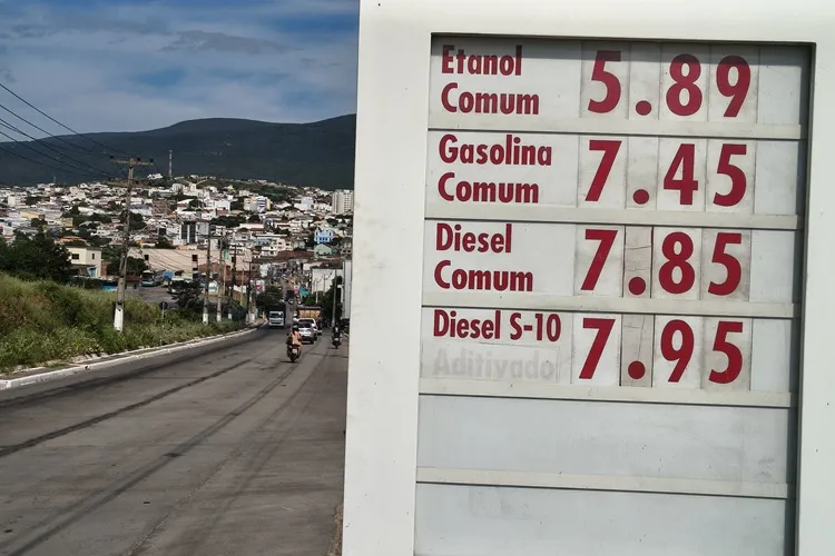 Gasolina tabelada? Consumidores reclamam do valor de R$ 7,45 praticado em Brumado