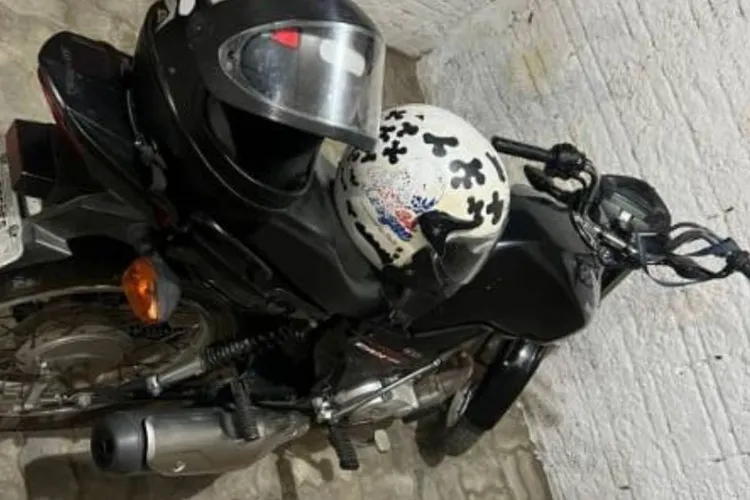 79ª CIPM recupera veículo roubado e conduz suspeitos em Poções