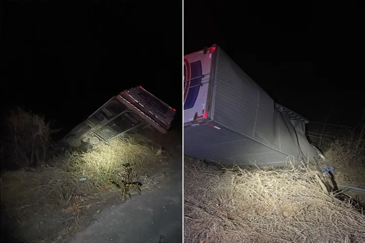 Caminhão perde os freios na serra e atinge poste na BA-148 em Livramento de Nossa Senhora