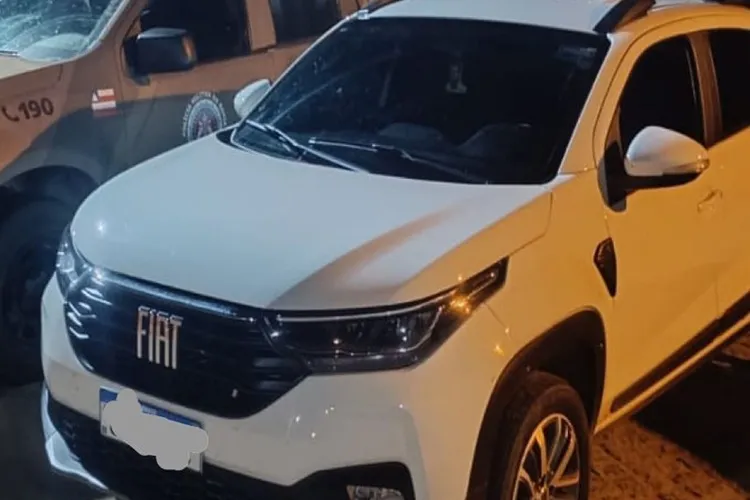 Veículo adulterado é apreendido durante abordagem na BR-122 em Urandi