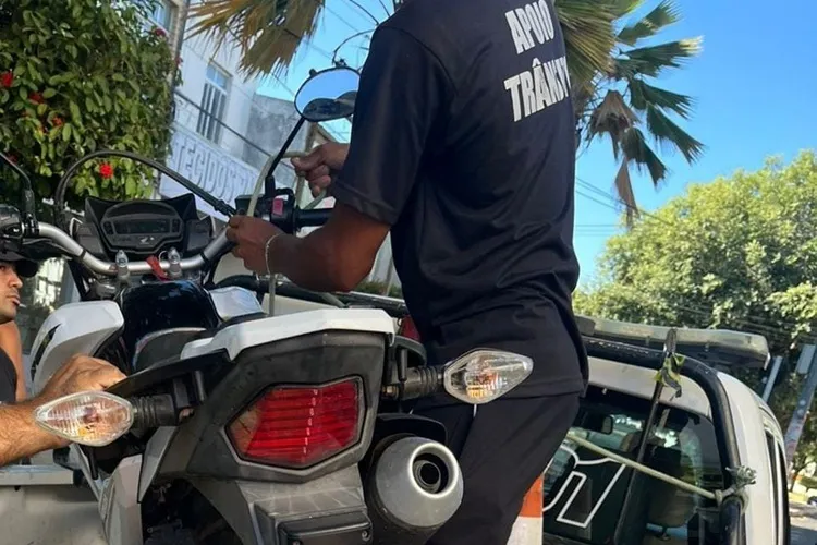 Condutor é detido por dirigir embriagado e com licenciamento atrasado em Guanambi