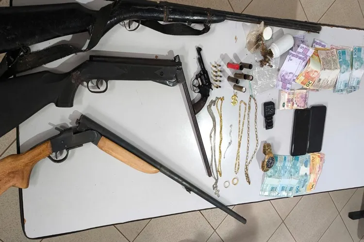 94ª CIPM apreende armas de fogo em Tanque Novo