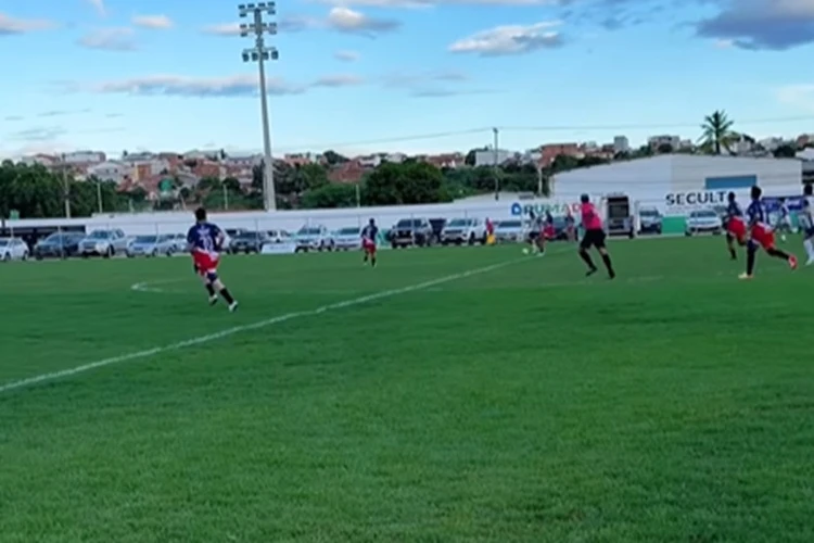 Brumado: Com prefeito e craques da bola em campo, Futebol Solidário bate recorde de arrecadação