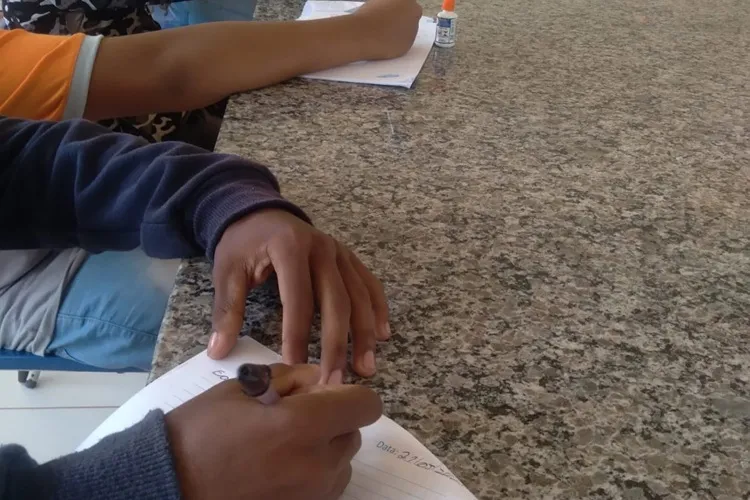MP apura segurança e estrutura de móveis usados por alunos em Piatã