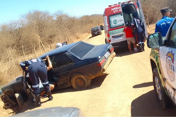 Duas mulheres ficam feridas após motorista perder controle da direção em Guanambi