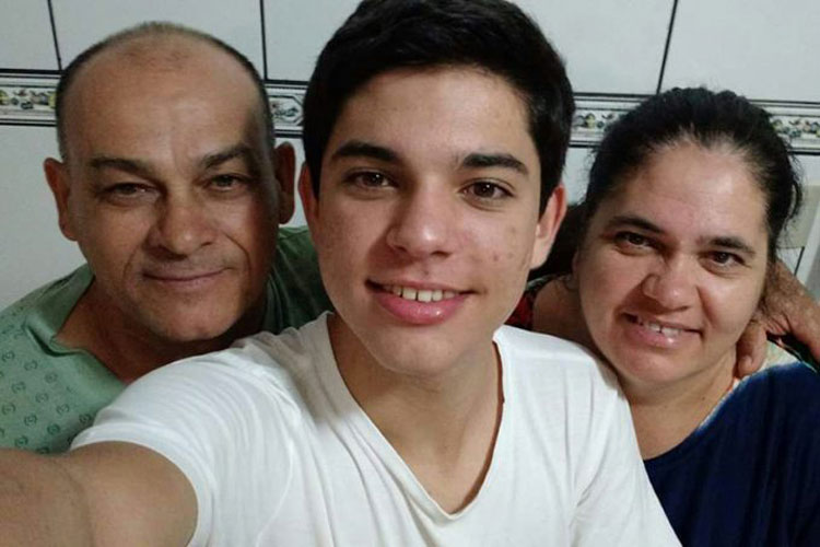 Jovem de comunidade rural de Caculé é aprovado em duas faculdades de Medicina