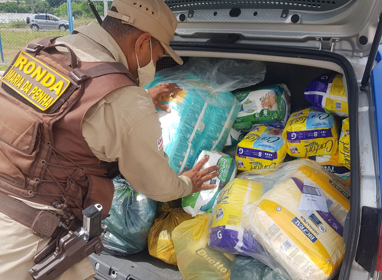 Jequié: Ronda Maria da Penha leva fraldas geriátricas para lar de idosos