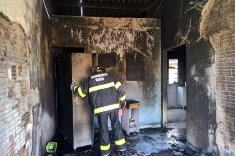 Luís Eduardo Magalhães: Homem é preso por incendiar casa e agredir mulher que pediu fim de relacionamento