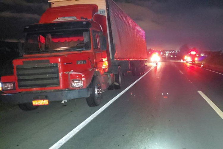 Homem morre após ser atropelado por carreta na BR-116 em Vitória da Conquista