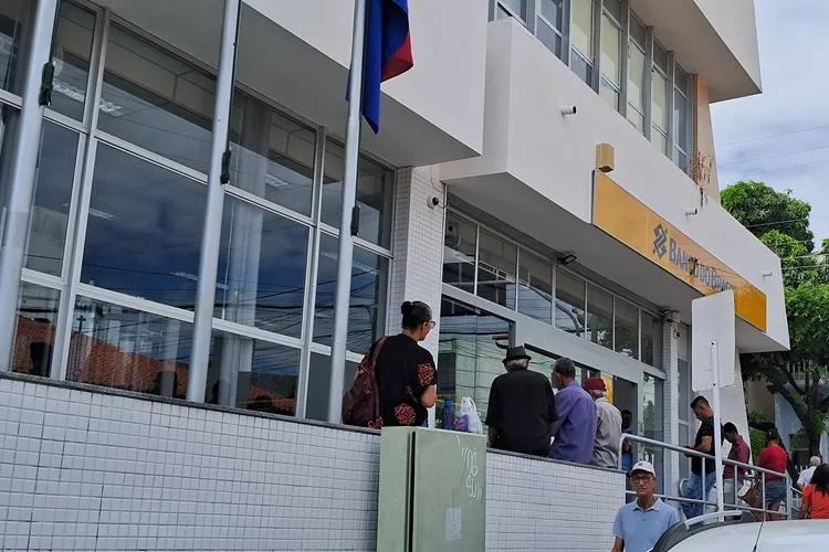 Agência do Banco do Brasil de Macaúbas volta a operar após fortes chuvas