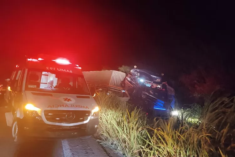 Acidente envolvendo veículo de Brumado deixa mulher morta na BR-430 em Riacho de Santana