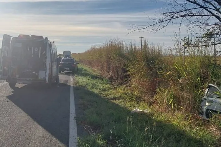 Capotamento na BR-030 deixa adolescente de 15 anos morto e três feridos em Iuiu