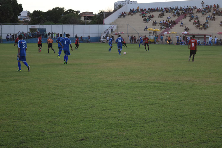 Magnesita e Vitória decidem vaga para final do brumadense de futebol no próximo domingo (20)