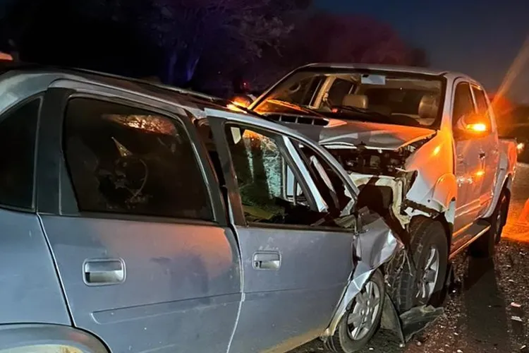 Pindaí: Carros batem de frente na BR-122 e idoso morre na hora