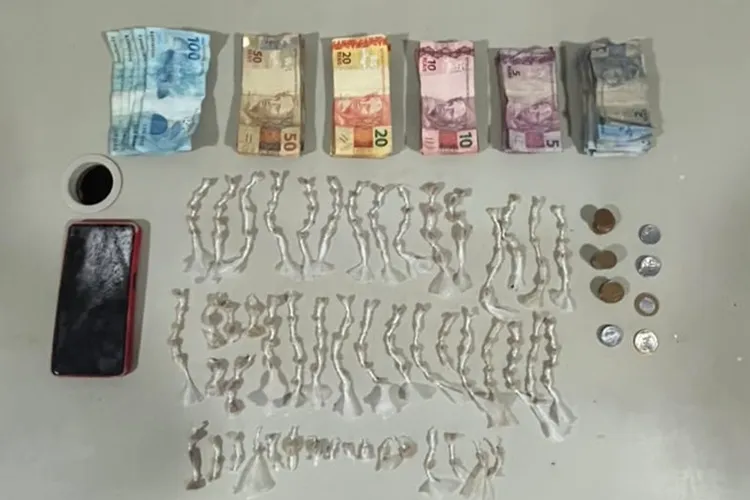 Rondesp prende mulher de 46 anos com 179 pedras de crack e R$ 2 mil em Bom Jesus da Lapa
