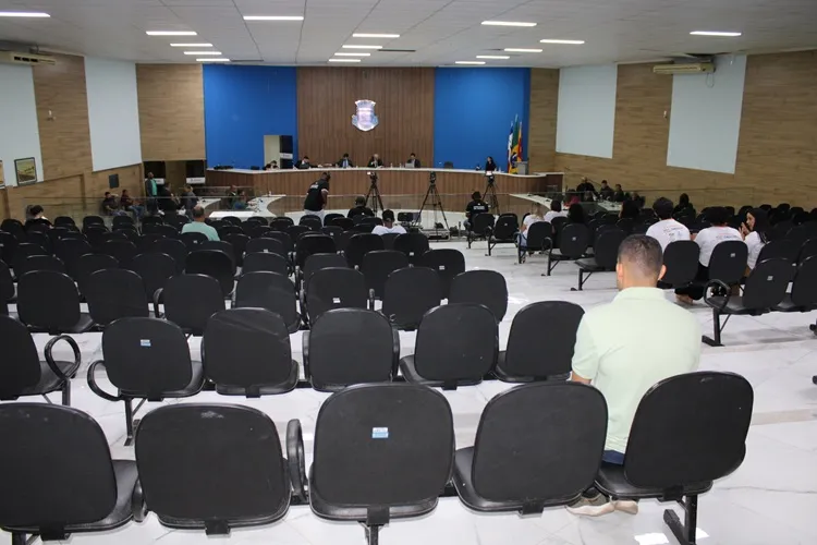 Saúde, infraestrutura e honrarias marcam a pauta da Câmara de Brumado nesta segunda (25)