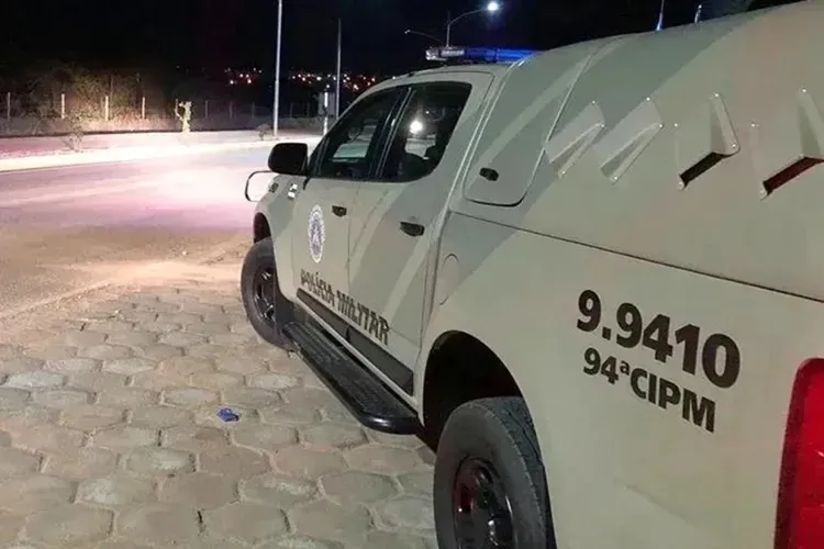 Durante abordagem a BMW, polícia prende homem com dívida de pensão em Caculé