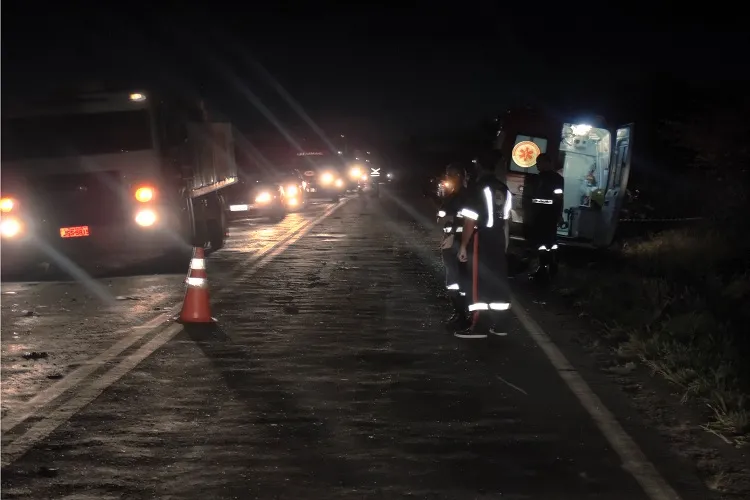 Ciclista de 43 anos é atropelado e morre em acidente na BR-122 em Pindaí