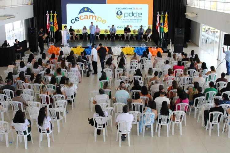Brumado recepciona secretários municipais para debater o gerenciamento da educação
