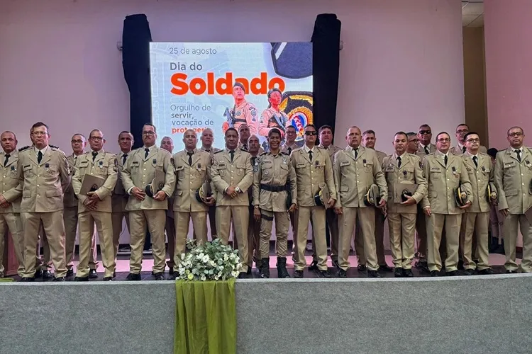 Guanambi: Policiais do 17º BPM recebem Medalhas de Tempo de Serviço
