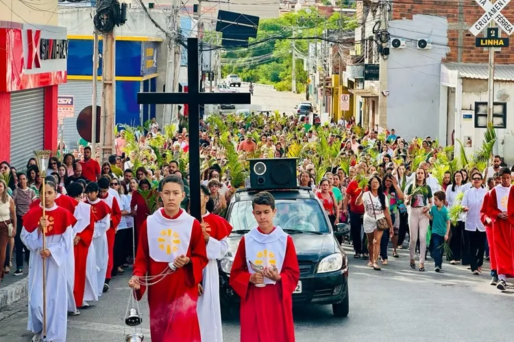 Semana Santa: Católicos celebram Domingo de Ramos em Brumado